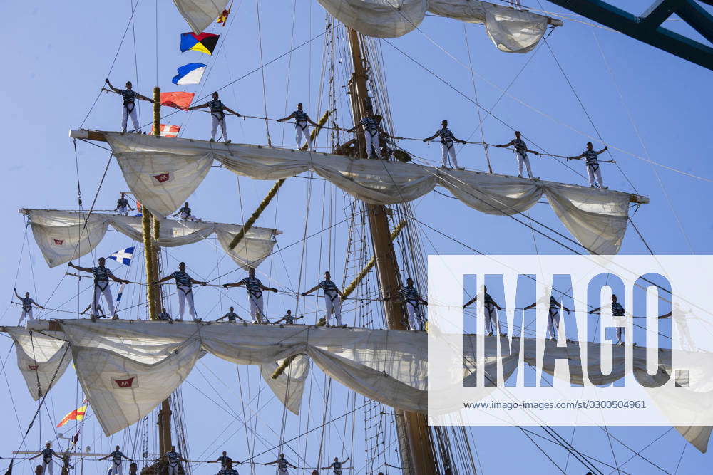 Naples, the training ship of the Mexican Navy, CuauhtÃ moc, arrives at ...