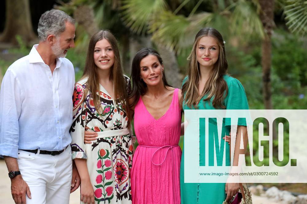 King Felipe VI of Spain, Queen Letizia of Spain and daughters