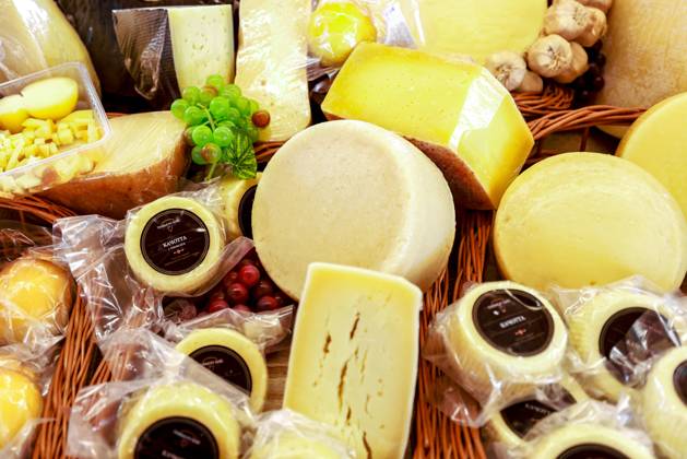 RUSSIA, MOSCOW REGION - AUGUST 4, 2023: Cheese is for sale at the Syr ...