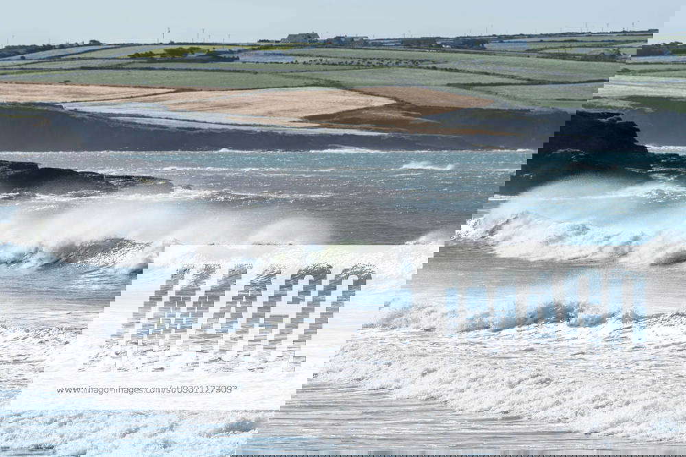 storm-antoni-hit-ireland-this-morning-with-gale-force-winds-and-gusts