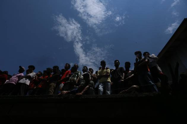 Three Indian soldiers killed in Kashmir clash Kashmiri villagers mourn ...
