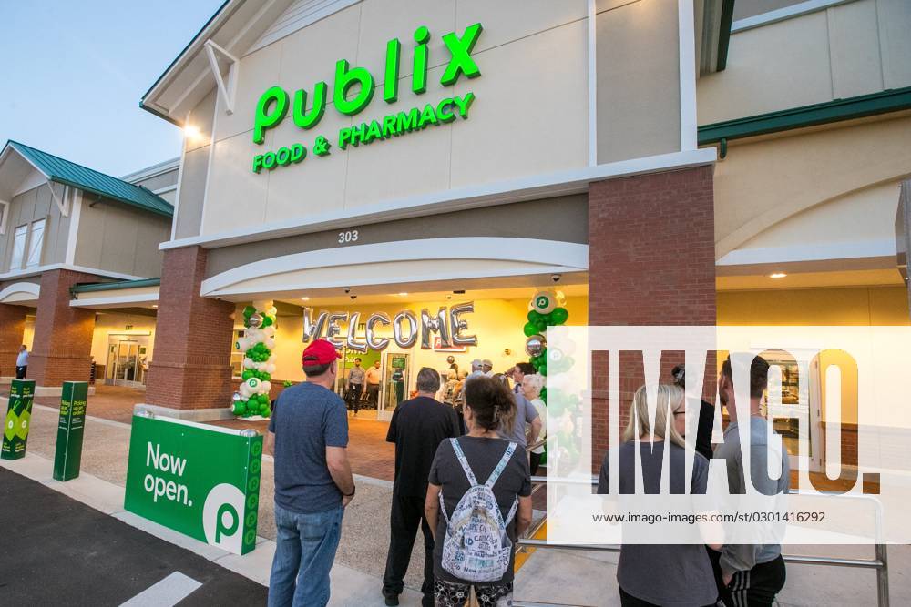 Syndication Ocala StarBanner Shopper anticipate the grand reopening