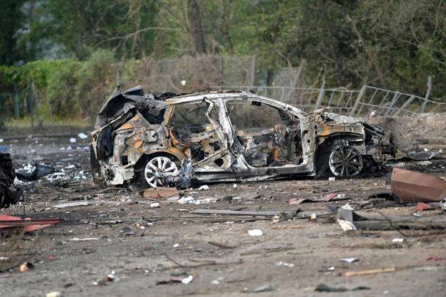 Russian Missile Hits Hotel Used By UN - Zaporizhzhia Cars Are Seen ...