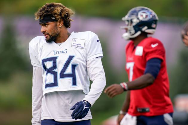 Tennessee Titans wide receiver Gavin Holmes (84) warms up before