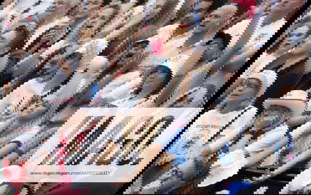 . 20 08 2023. London, United Kingdom. Frustrated lioness fans at the