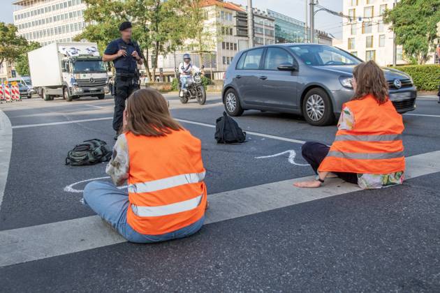 Climate Stickers Block Traffic At Stachus, Thursday Morning At 8 30 H ...