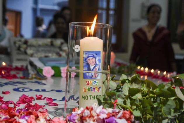 113th Birthday Celebration Of Saint Mother Teresa In Kolkata. Devotees ...