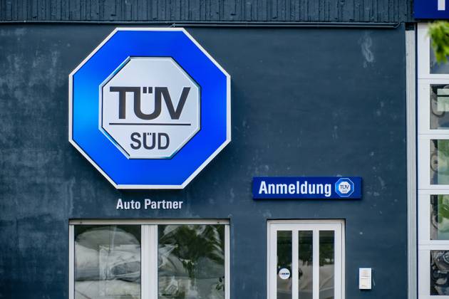 Kaarst 29 08 2023 TÜV Süd Technischer Überwachungsverein KFZ car