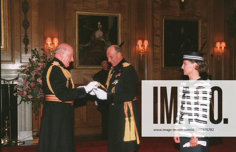 General Inge Left: General Sir PETER INGE, Chief of the Defence Staff Meeting Their ...