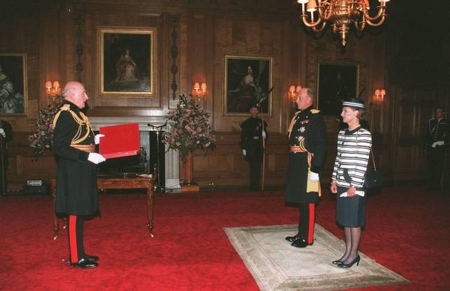 General Inge Left: General Sir PETER INGE, Chief of the Defence Staff Meeting Their ...