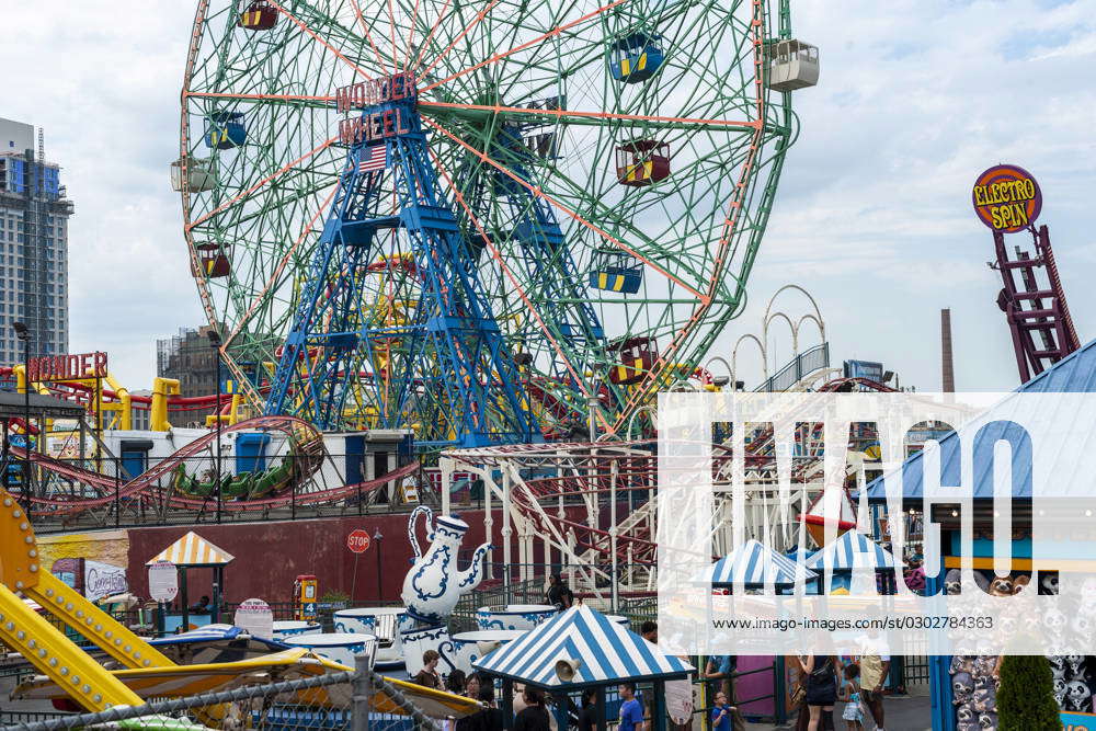 Unofficial end of summer in New York Beachgoers flock to Coney Island ...