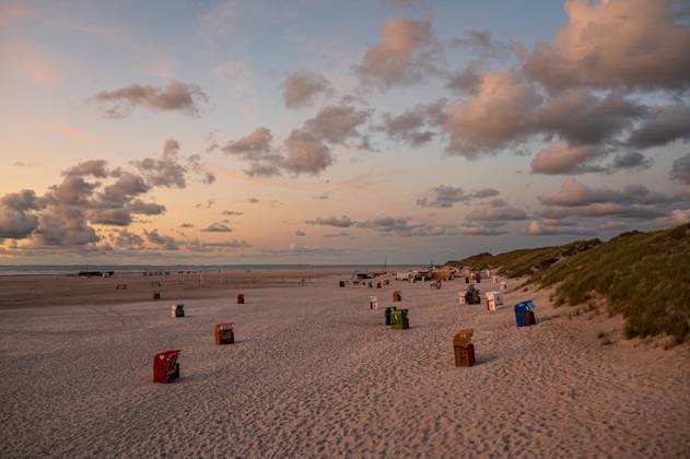 Evening mood Sunset on the sandy beach of Norddorf on the North Sea ...