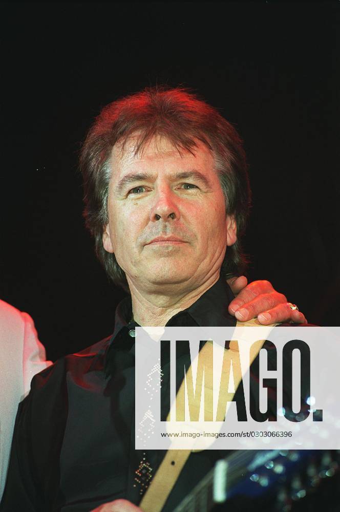 MIKE PENDER British Pop Singer Member of The Searchers (Performing at