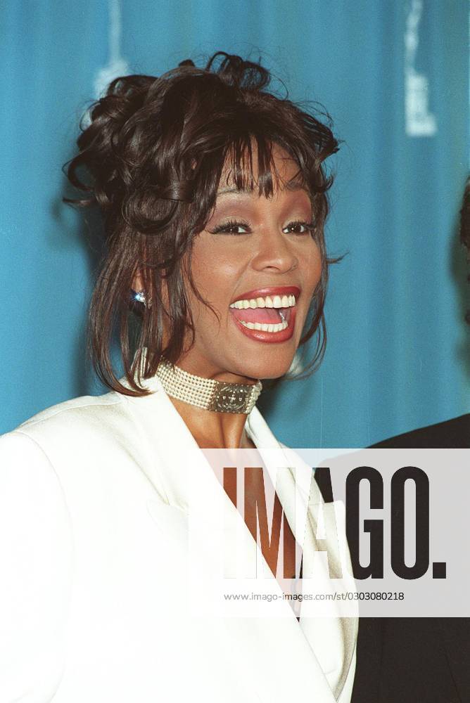 WHITNEY HOUSTON American Pop Singer Attending the 1994 Academy Awards ...