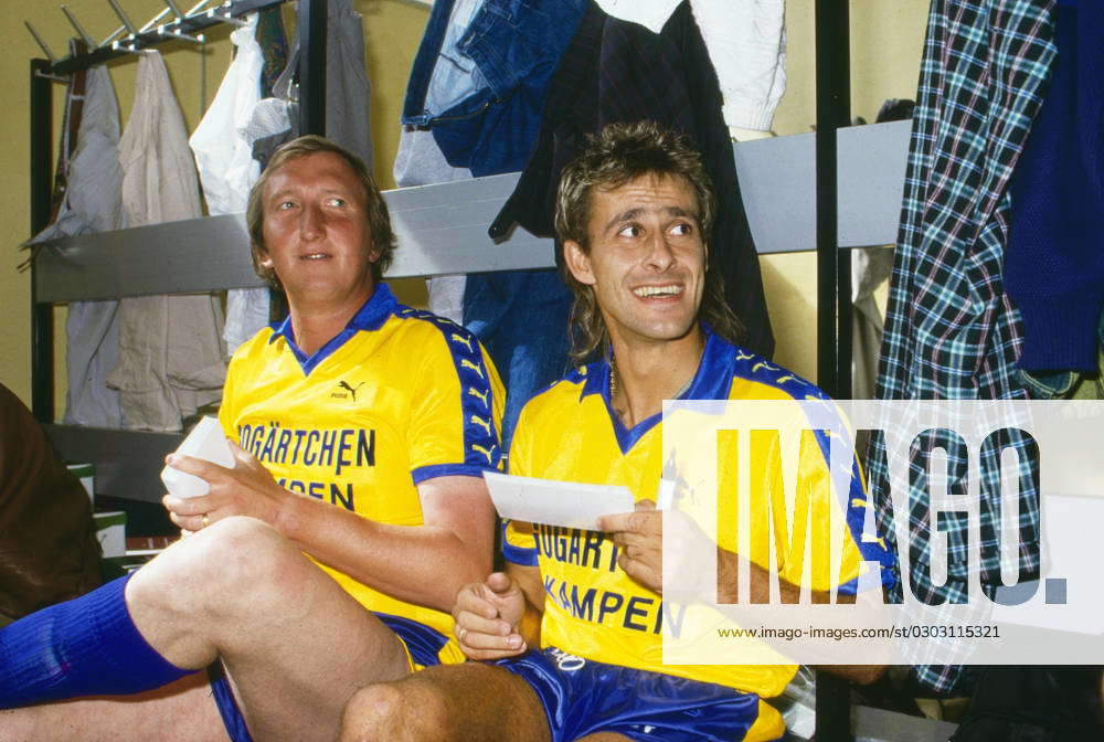 Sänger Mike Krüger und Profi-Fussballer Pierre Littbarski, aka Litti ...