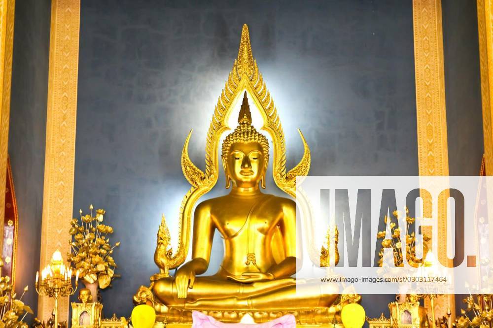 The famous Golden Buddha image in Wat Benchamabophit (Marble Temple) in ...