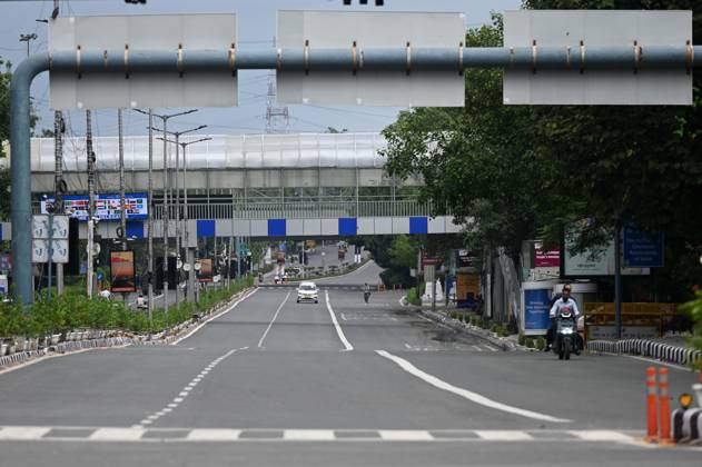 new-delhi-india-september-10-deserted-view-at-ito-as-complete-shut