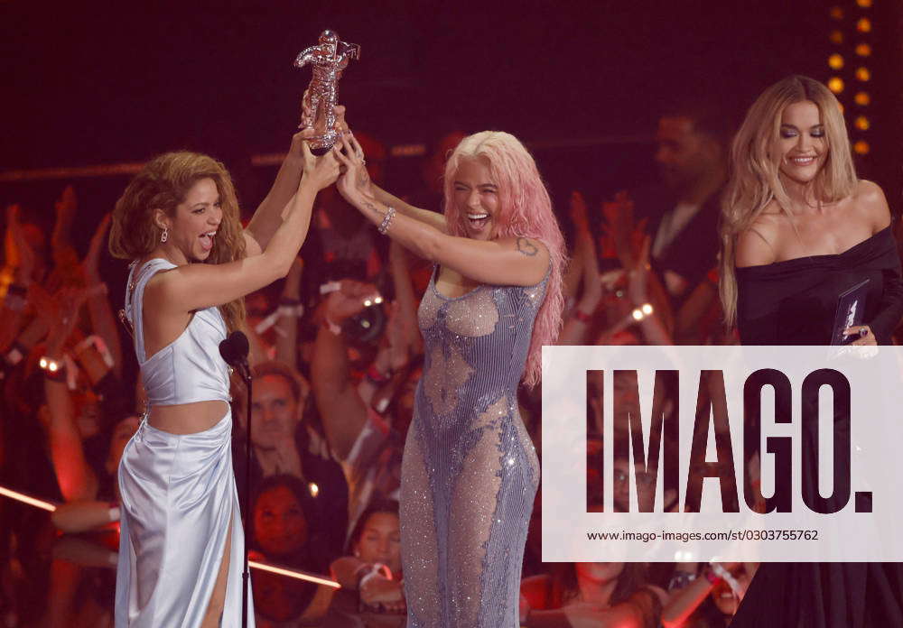 Shakira and Karol G share the Best Collaboration award during the 2023 MTV  Video Music Awards