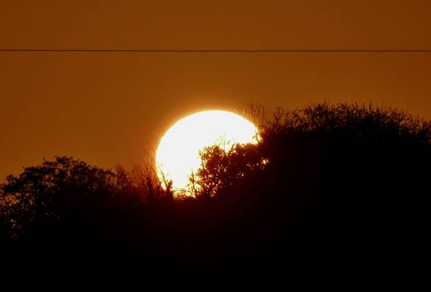 Seasonal weather The days sun rises on a chilly morning in the ...