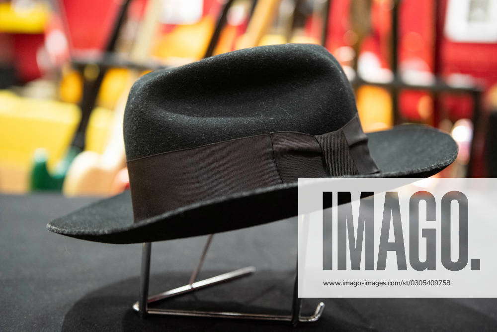 Michael Jackson's fedora hat signed by MJ