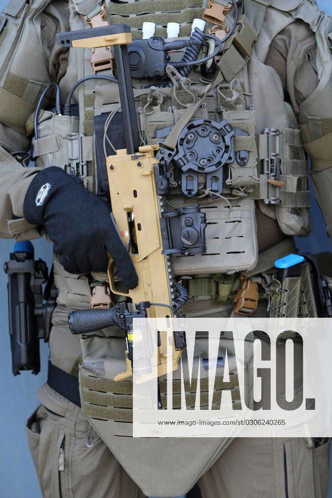 Bild Task Force Police officer of the special task force SEK of the police of the state ...