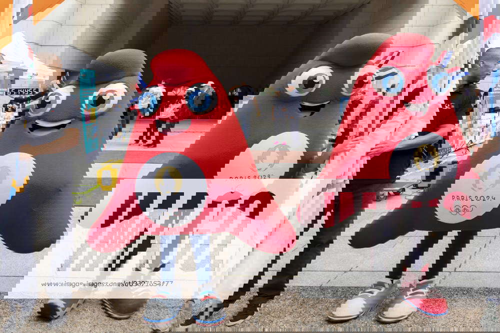 Paris, France October 5, 2023 - Olympic Flag Tour at the Ministry of