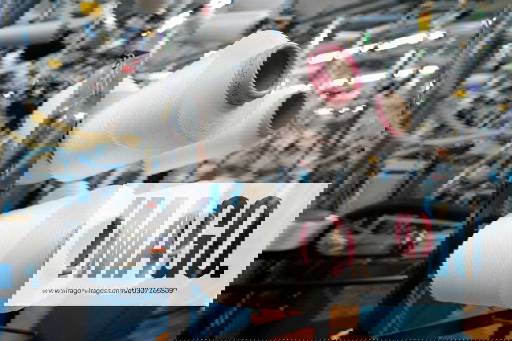 Symbolic picture sewing yarn on a machine for the production of hosiery