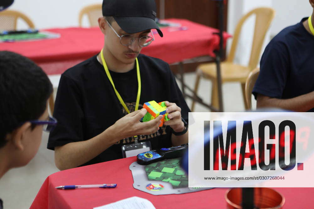 Rubik s Cube Competition Takes Place in Bethlehem s Aida Camp