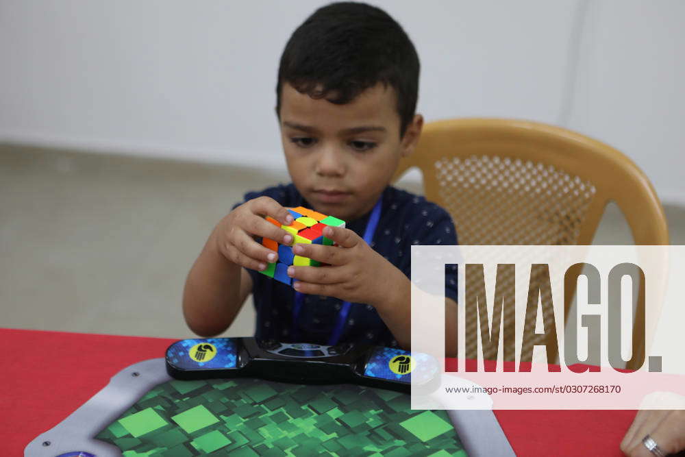 Rubik s Cube Competition Takes Place in Bethlehem s Aida Camp