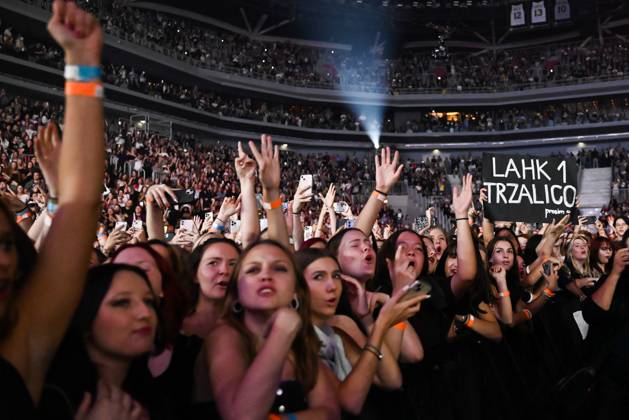 Fans 06.10.2023 - Joker Out performing at the sold-out Stozice Hall in ...