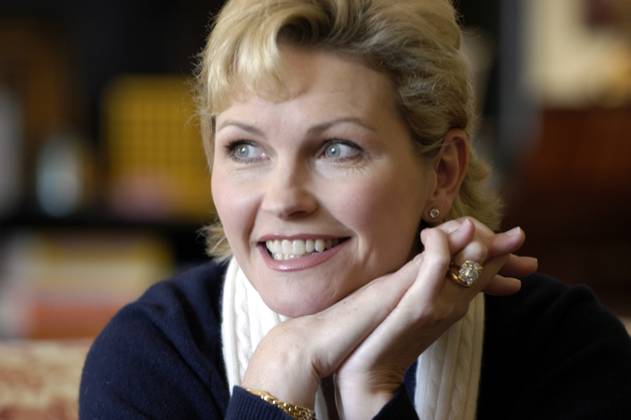 Fullerton, Fiona Actress Fiona Fullerton photographed at her home in ...