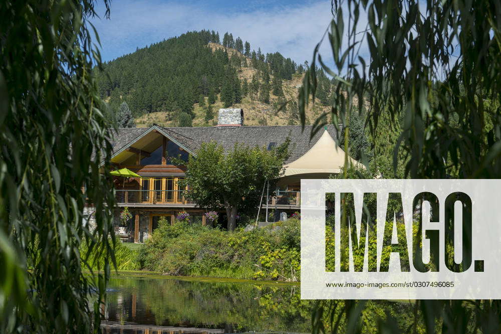 View of the Icicle Ridge Winery in Peshastin near Leavenworth in ...