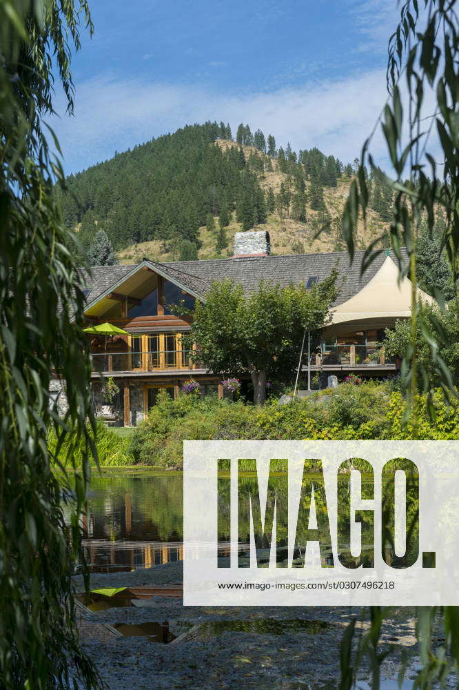 View of the Icicle Ridge Winery in Peshastin near Leavenworth in ...