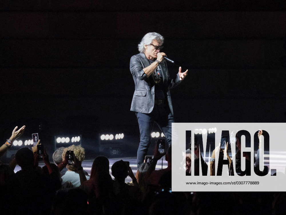 Italian Singer Music Concert - LUCIANO LIGABUE - DEDICATO A NOI INDOOR ...