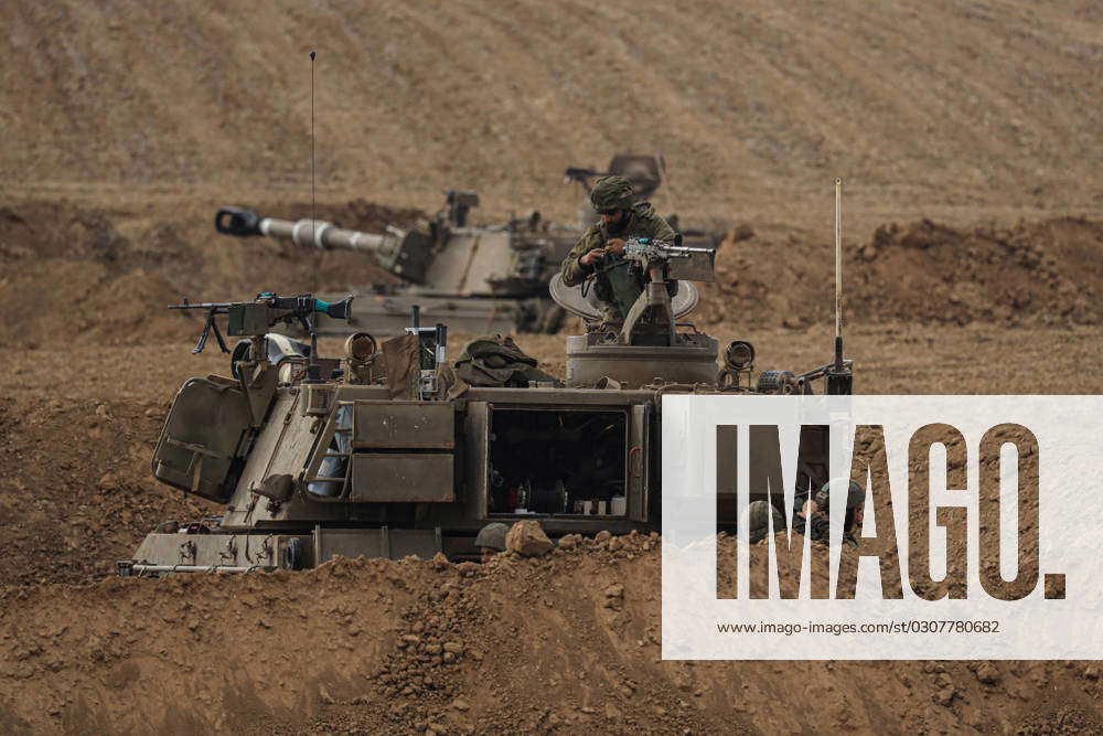 Israeli Army continues the deployment of armored vehicles and ar ISRAEL ...