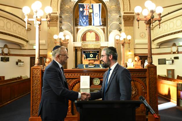 Australien, Anthony Albanese Besucht Synagoge St. Kilda Shule In ...