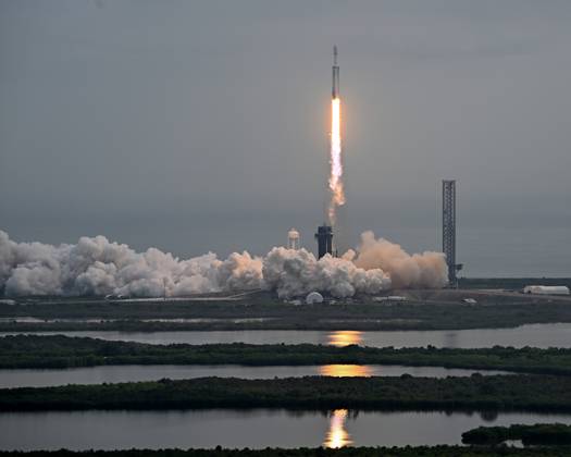 The SpaceX Falcon Heavy rocket launches NASA s PSYCHE satellite at 10: ...