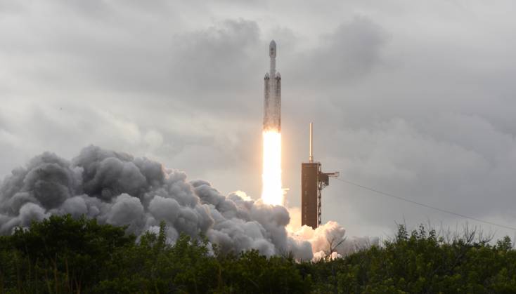 The SpaceX Falcon Heavy rocket launches NASA s PSYCHE satellite at 10: ...