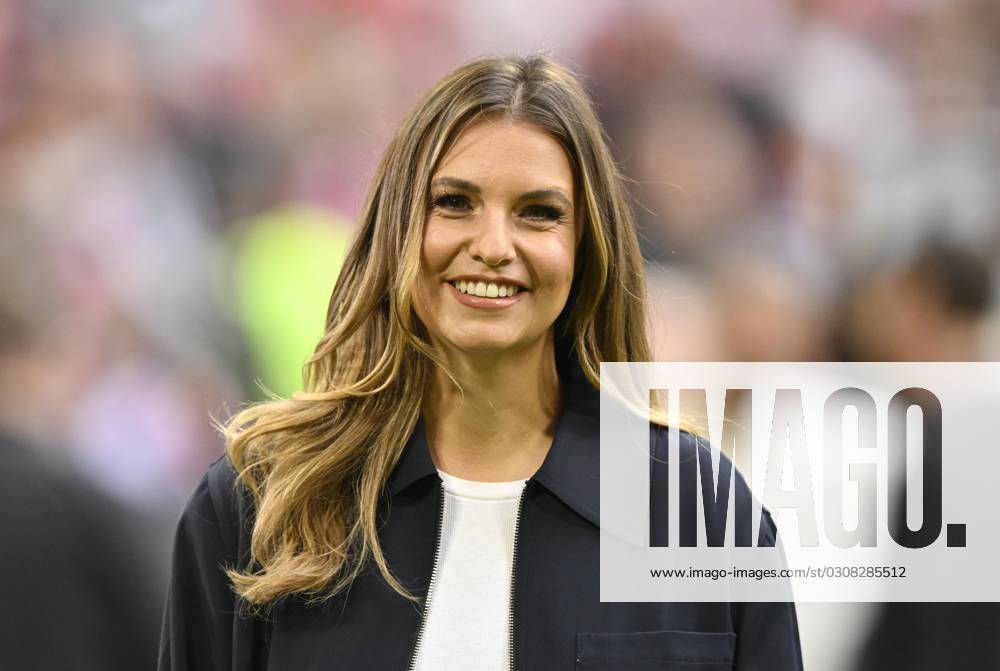 DAZN Sports presenter Moderator Laura Wontorra, Portrait, smiles ...