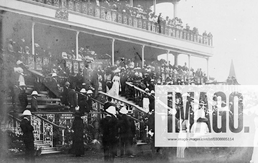 Spectators at the Coronation Durbar, Delhi, India Spectators on a ...