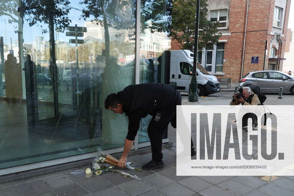 231017) -- BRUSSELS, Oct. 17, 2023 -- A man mourns for victims of