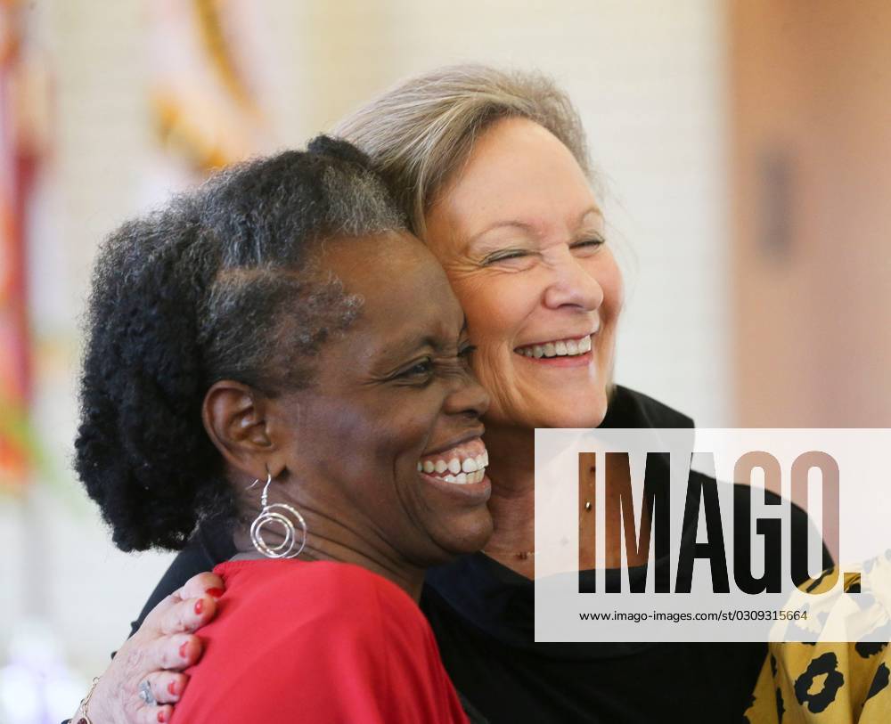 Syndication: Tuscaloosa News Karen Thompson-Jackson hugs inductee Pam ...