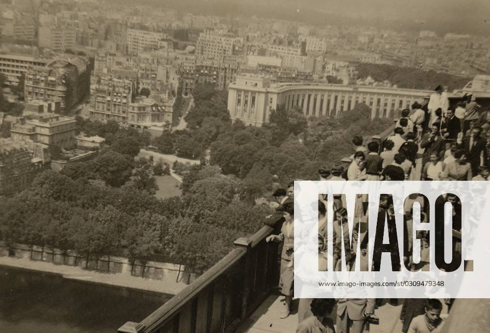 Rome in the 50s: Mass of Tourists Visiting the Eternal City Rome, Italy ...