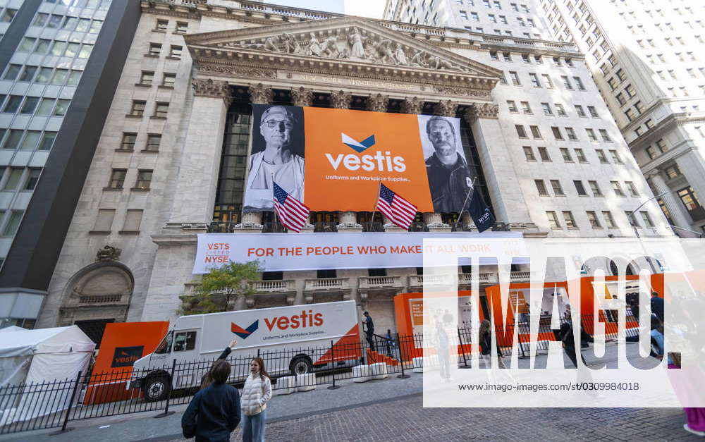 Aramark spin-off Vestis at the NYSE The facade of the New York Stock ...