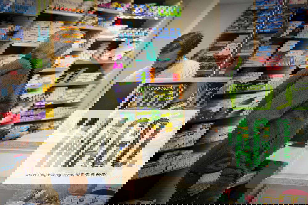 Illustration Pharmacy Briancon A customer in a pharmacy comes to