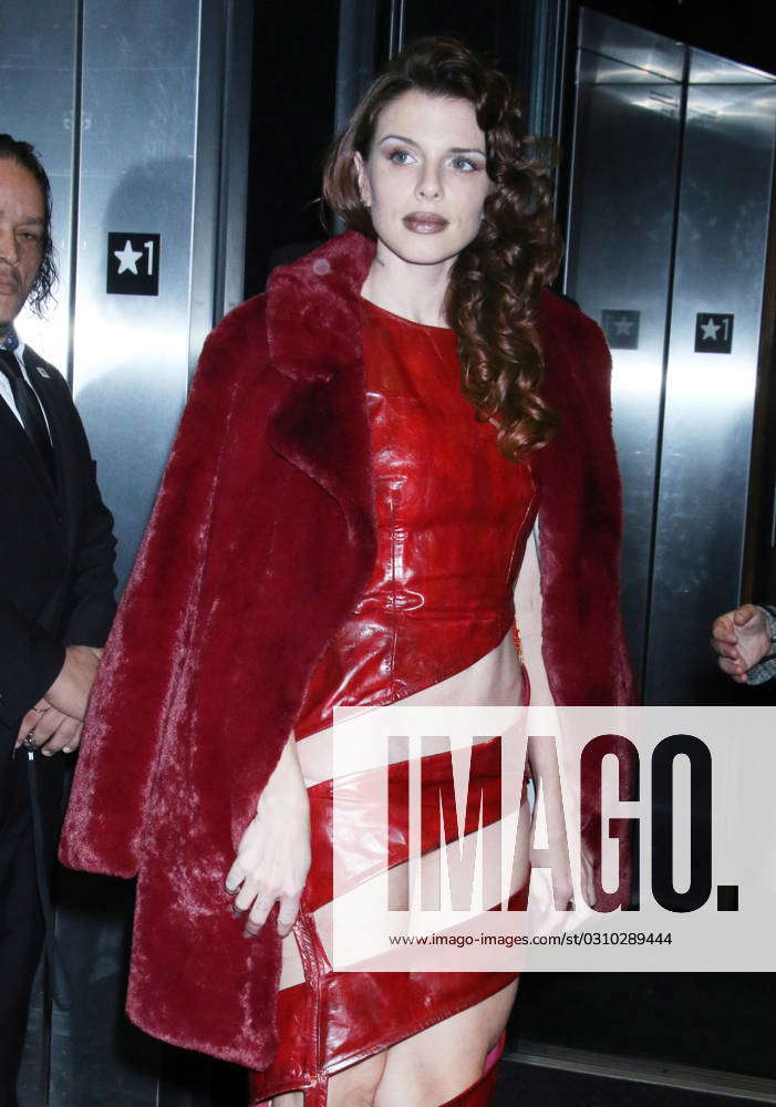 NEW YORK, NY OCTOBER 25 Julia Fox at the 25th Anniversary of the Room