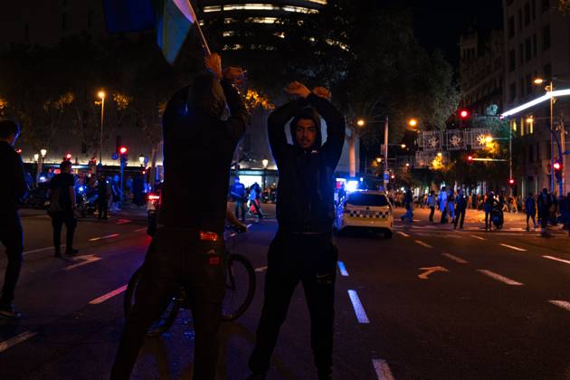 Raval Rally Pro Palestine Rally in Barcelona, Spain - 28 Oct 2023 A man shouts ...