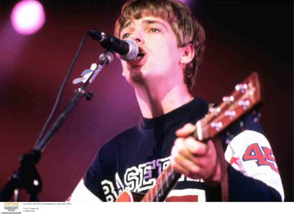 Lee Mavers and The La s performing live in the early 1990 s. Ian Tilton ...