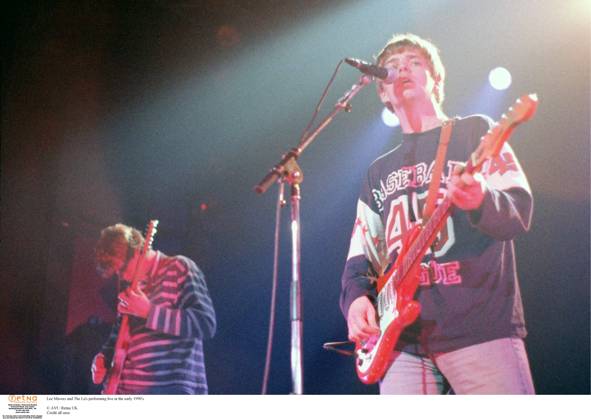 Lee Mavers and The La s performing live in the early 1990 s. Ian Tilton ...