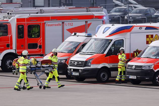 Emergency forces of the joint ICAO emergency exercise of the works fire ...